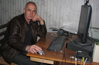 Борис Иванов продавал металлопластиковые окна и двери. Фото - из личного архива в соцсети. 