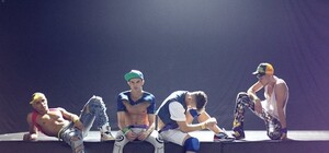 В Одессу на ночь скидок приедут эпатажные Kazaky