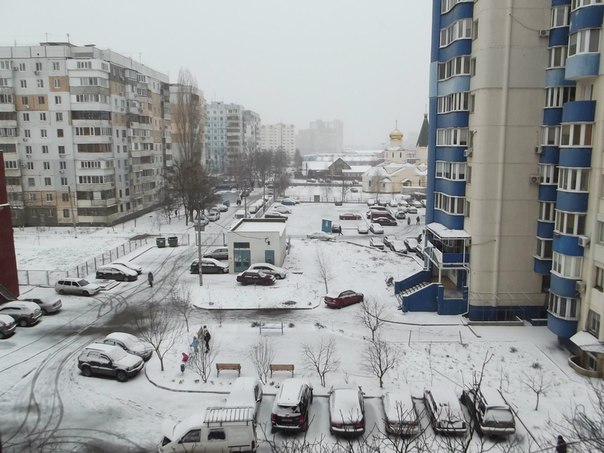 В городе уже больше шести часов идет снег. Фото - Саша Ефимов