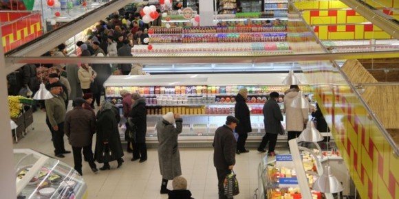 Женщина устроила пир посреди дня в супермаркете. Фото - telegraf.com.ua 