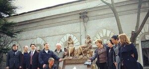 В центре Одессы появились Ахматова с Цветаевой на пантерах