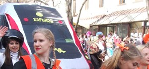 По главной улице Одессы пустили скоростной поезд Hyundai