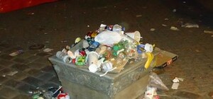 После Юморины в центре Одессы остались горы мусора