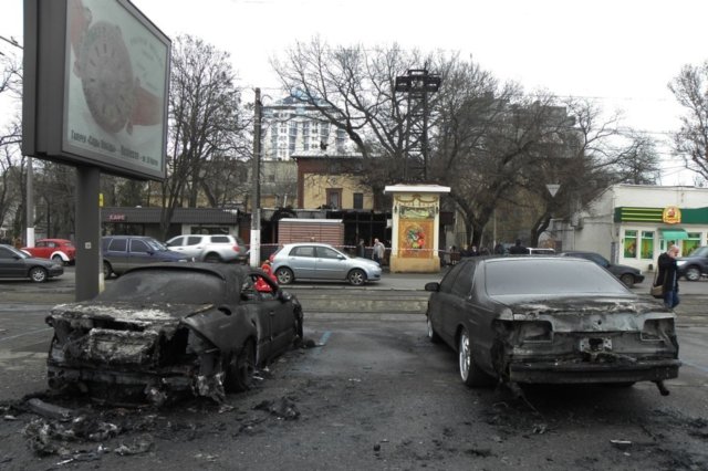 Сгорели два авто и ресторан. Фото - dumskaya.net