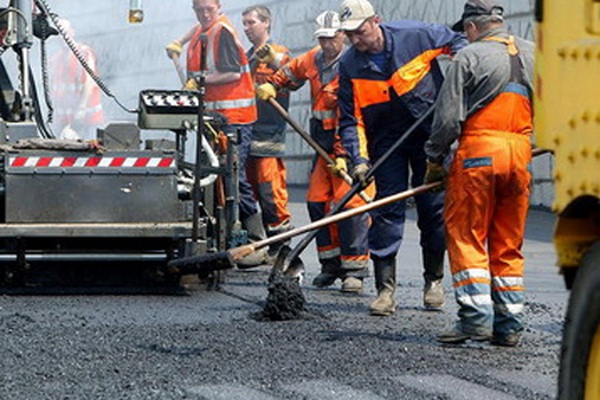 В Одессе продолжается ремонт дорог.
Фото - argumentua.com 