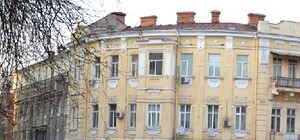 В центре Одессы прямо на площади поставили барную стойку