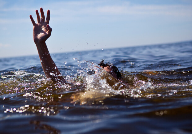 В результате происшествия на воде погибли три человека, из них один 9-летний ребенок. Фото: rama.com.ua