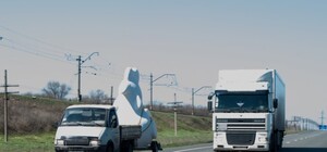 Хотите увидеть, как в Донецке расписывают трехметровую птичку? Приходите на Поляну сказок