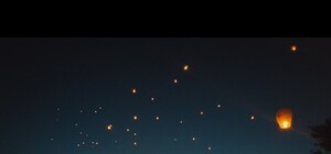 В Севастополе устроили запуск небесных фонариков