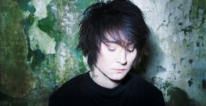 Разыгрываются 6 билетов на концерт Земфиры в Крыму