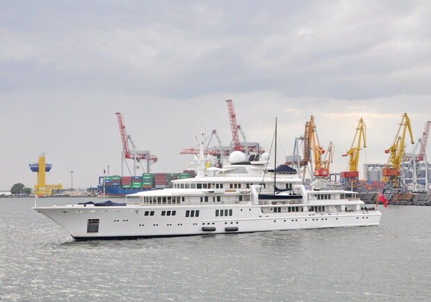 В Одессу зашла шикарная яхта.
Фото - пресс-служба порта.