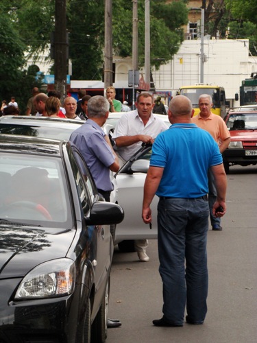 В Одессе парвила парковки не писаны. Фото - timer.od.ua