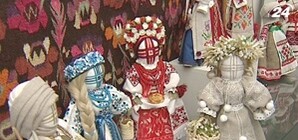 В Запорожье привезли уникальную выставку кукол-мотанок