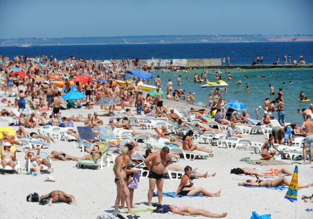 На пляжах Одессы уже полно отдыхающих. Фото - odessa-life.od.ua