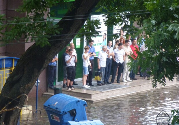 Новость - События - Одесса "утонула" после 20-минутного дождя: видео