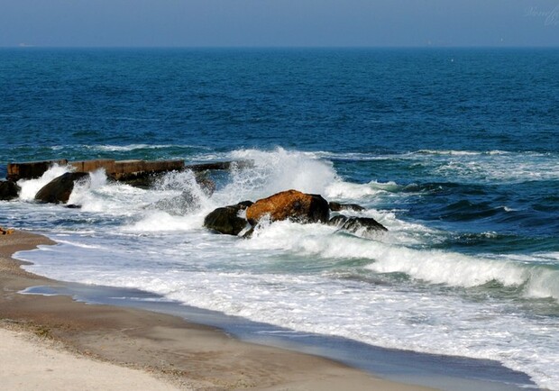Водичка в море радует отдыхающих. Фото: Арианна Пантера.