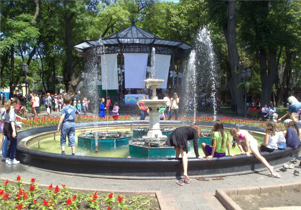 Девочка жила на деньги из фонтанов. Фото - odessa-life.od.ua 