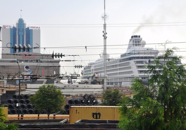 Красавец-лайнер уже не впервые в Одессе. Фото: Одесский морской торговый порт.