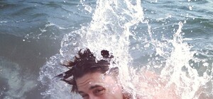 Дима Билан уединился на крымском пляже