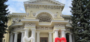 В День города сыграли 23 свадьбы и отметили одну золотую