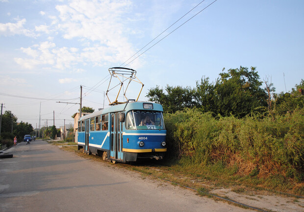 На этом трамвае в Одессу добираются жители многих поселков. Фото с сайта: transphoto.ru.