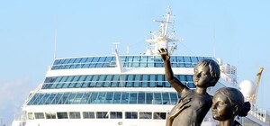 Последний лайнер сезона – корабль любви гостит в Одесском порту