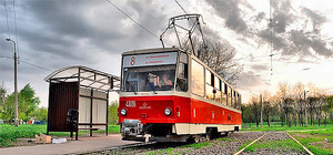 В трамваях 8 и 9 исчезли кондукторы – народ из-за талонов штурмует водителей