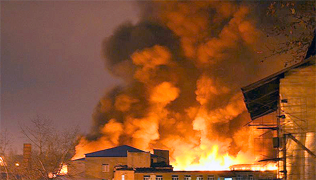 Пожар вспыхнул ночью. Фото - Ната "Одесский форум".