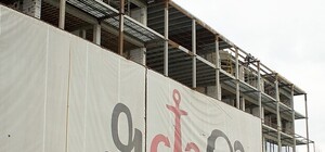 На побережье Одессы кипит скандальная стройка: снова возводят гостиницу, которую крушил Костусев