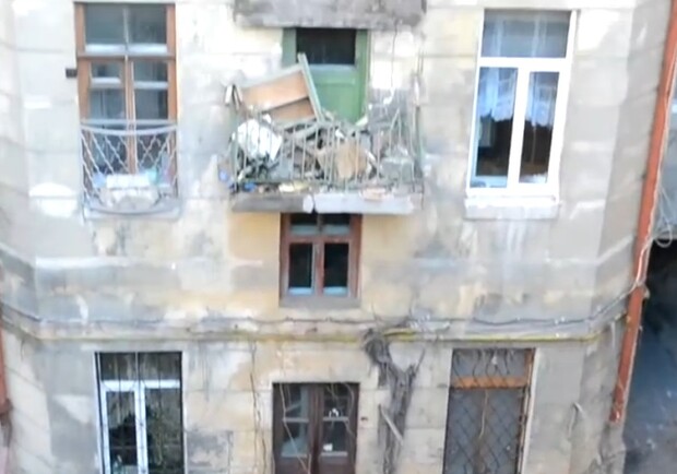 Очевидно, дом в аварийном состоянии. Фото: Print Screen c видео канала "Новости Одессы".