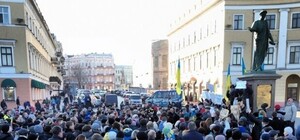 О чем пишут в соцсетях: нудист-морж, поющий голубь и тихий Евромайдан в Одессе
