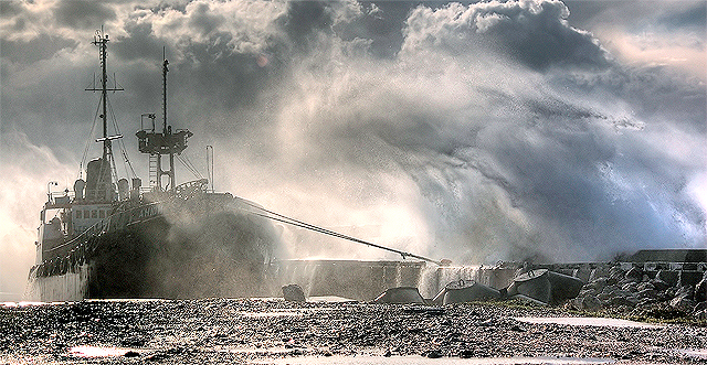 На море возможен шторм. Фото с сайта <a href="http://basik.ru/photo_nature/black_sea_storm/07_black_sea_storm/">basik.ru</a>.