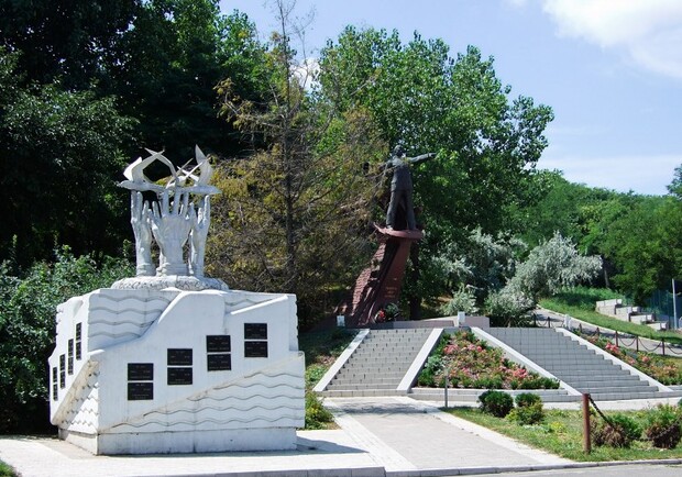 Памятник Маринеско - работа Копьева.
Фото - wikimapia.org