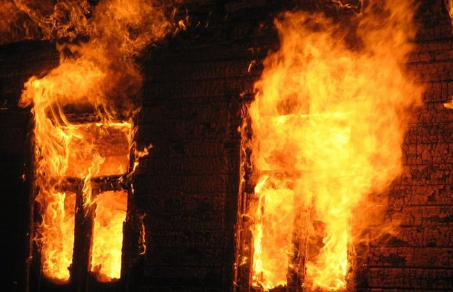 Пожар в жилом доме. Фото: www.kremenchug.ua.