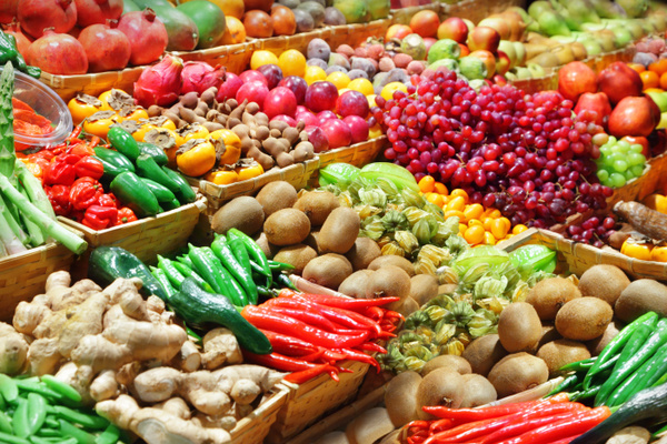 На ярмарках будут продавать фрукты, овощи и другие продукты. Фото - menu.ru