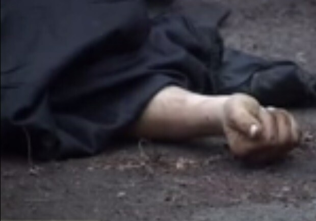 Долго лежал просто на улице. Фото: кадр из видео ТК "Круг".