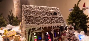 В Одессе появился пряничный городок с железной дорогой