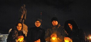 В Старый Новый год на Театралке зажгли поминальные свечи