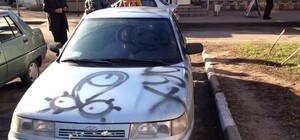 Машины местных евромайдановцев 