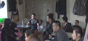 Chanel и Louis Vuitton: под Одессой накрыли цех, в котором нелегалы шили обувь известных брендов