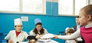 Медики проверили на медосмотре 100 тысяч школьников