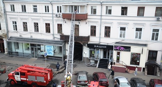 В центре горел жилой дом. Фото - timer.od.ua