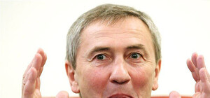 Продолжает хулиганить: Черновецкий обозвал женщину некрасивой и предложил ей деньги на пластическую операцию