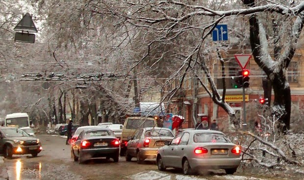 Одесса переживает зиму. Фото - lazzzycat.livejournal.com