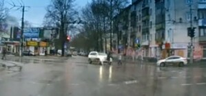 В Симферополе джип сбил девушку и скрылся