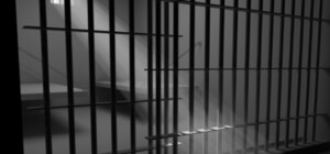 Зекам пытались передать сим-карты и наркотики под видом приправы для борща