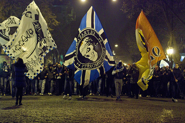 Маршировать с символикой не рекомендуют. Фото с сайта: aphoto.od.ua.