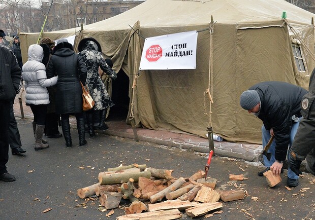 Возле ОГА разбили палатки. Фото - oda.odessa.gov.ua