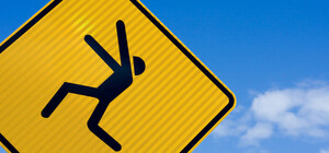 Гололед в городе: как правильно падать и куда обращаться в случае травмы