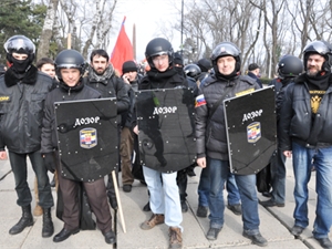 Активисты прошли к ОДА. Фото Максима Войтенко.